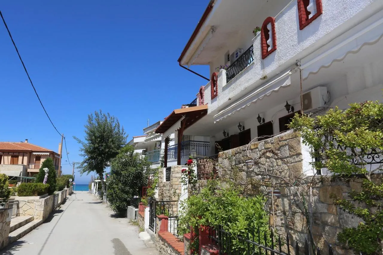 Maisonette For 8 Pefkochori Apartment
