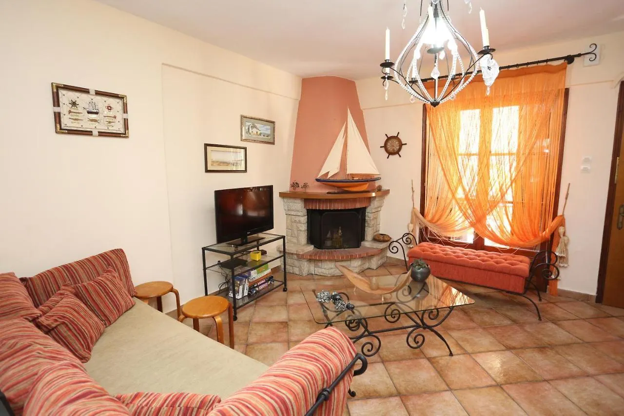Maisonette For 8 Pefkochori Apartment
