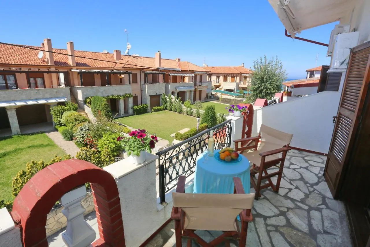 Maisonette For 8 Pefkochori Apartment
