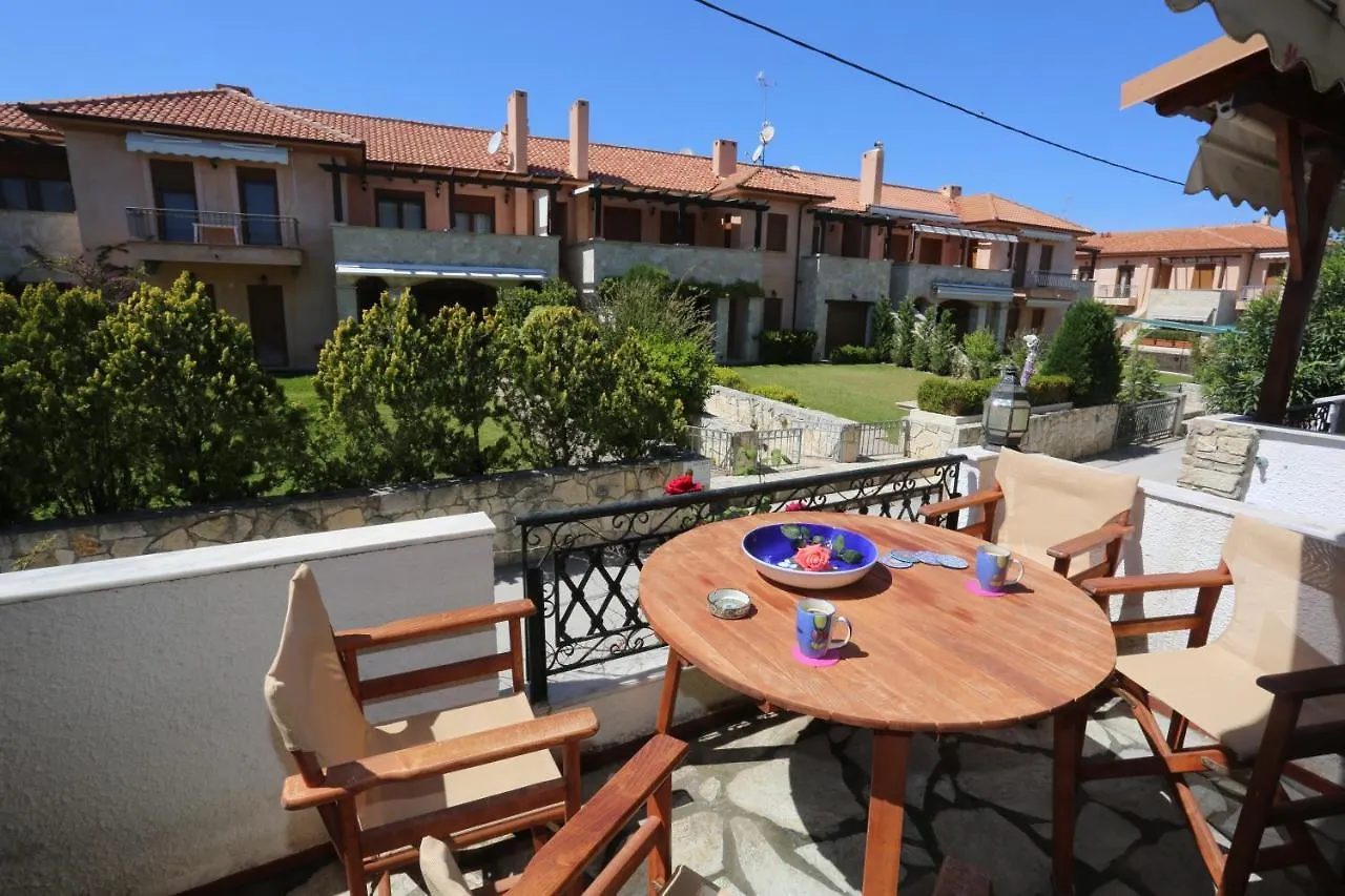 Maisonette For 8 contacts