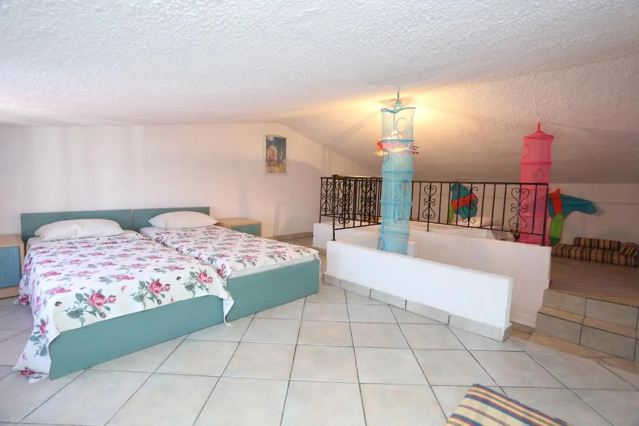 Apartment Maisonette For 8 Pefkochori